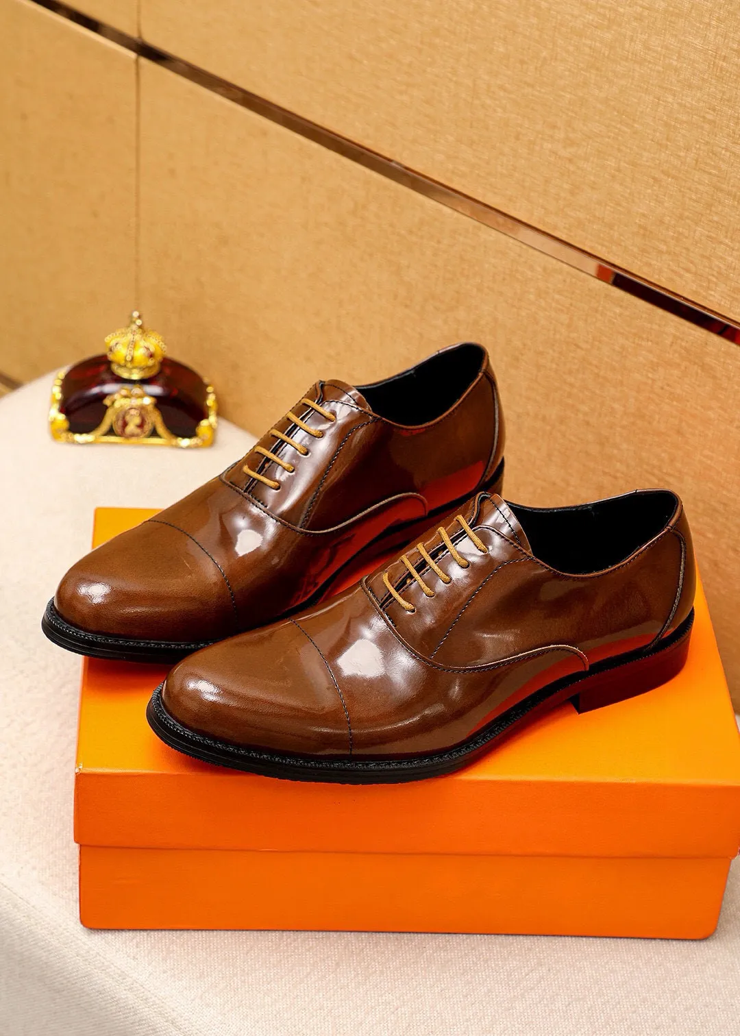 Men's shoes 💰460💐 Product trademark: HERMES "Hermès" business leather shoes Regular size: 38-44 (45🉑️customized) Product materials: Selected imported first-layer open-edge beaded calfskin upper, imported water-dyed 🐂 cowhide lining. Strong three-dimensional visual effect, non-slip and wear-resistant combination outsole Color: 2⃣️colors available